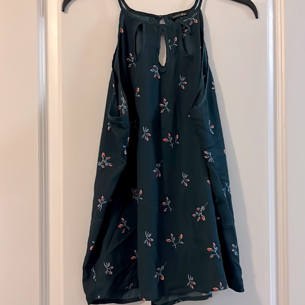 Women’s sleeveless top